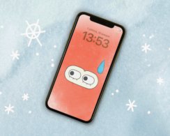 Что делать, если смартфон упал в снег