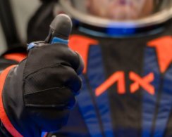 Axiom Space представила новый скафандр для полётов на Луну